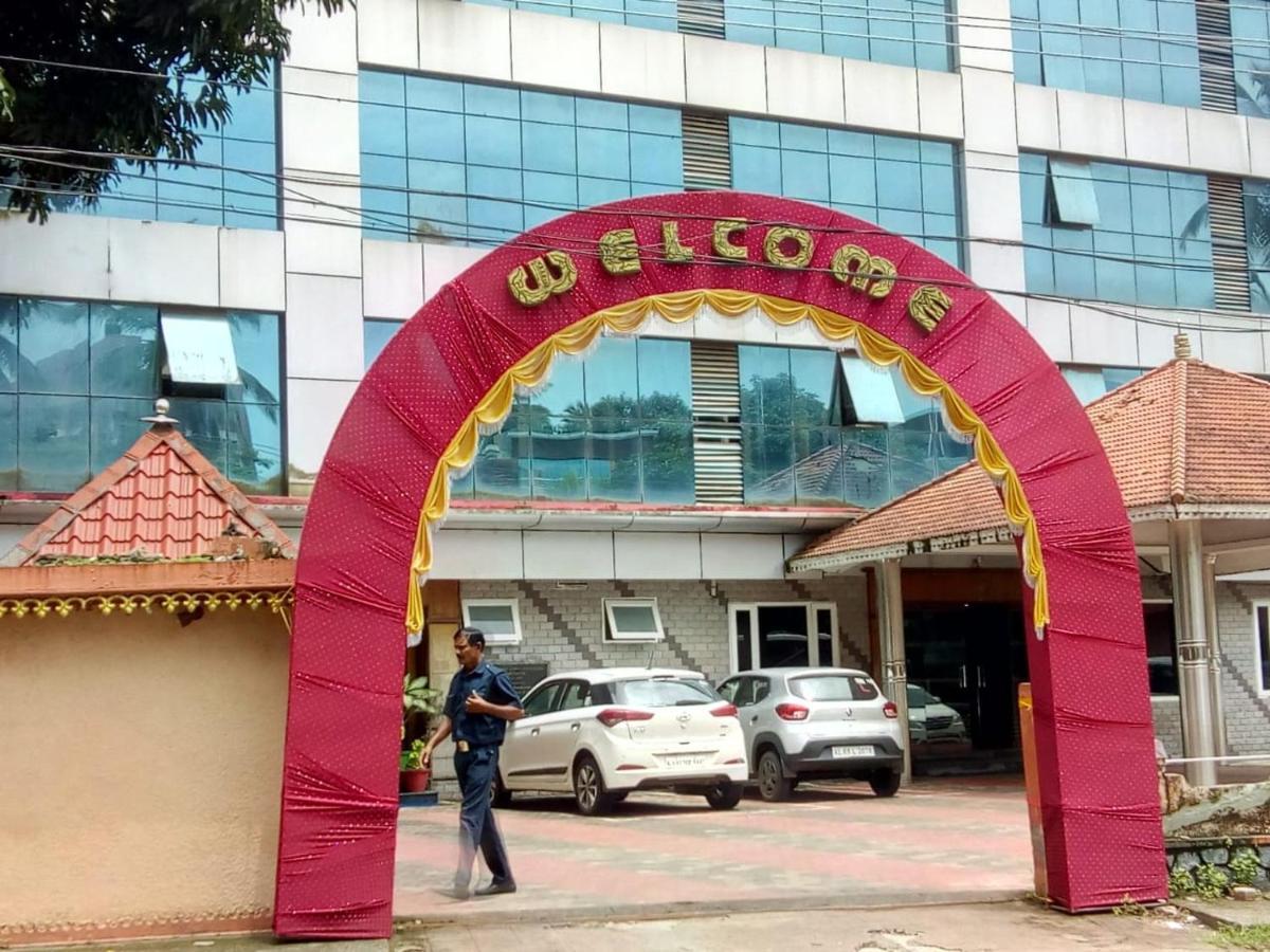 Sree Gokulam Sabari Hotel Chavakkad Екстериор снимка