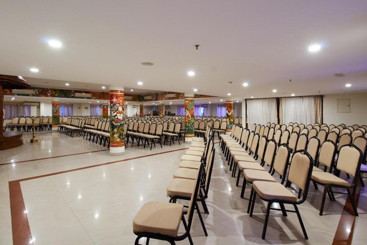 Sree Gokulam Sabari Hotel Chavakkad Екстериор снимка