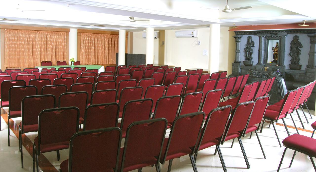 Sree Gokulam Sabari Hotel Chavakkad Екстериор снимка