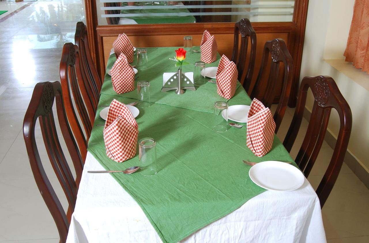 Sree Gokulam Sabari Hotel Chavakkad Екстериор снимка